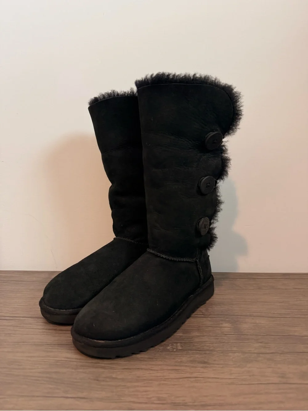UGG Black Sheepskin Suede Bailey Button Triplet II Boots Women 9 Pre Owned EUC